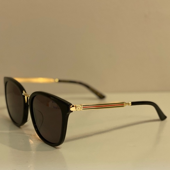 NEW✨ Gucci sunglasses 😎 - Picture 6 of 12